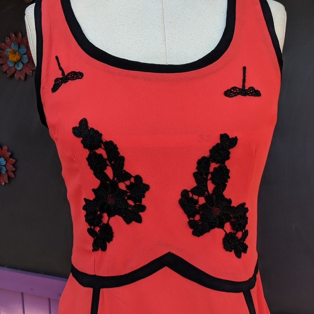 Chic red and black dress - Picture 2 of 7
